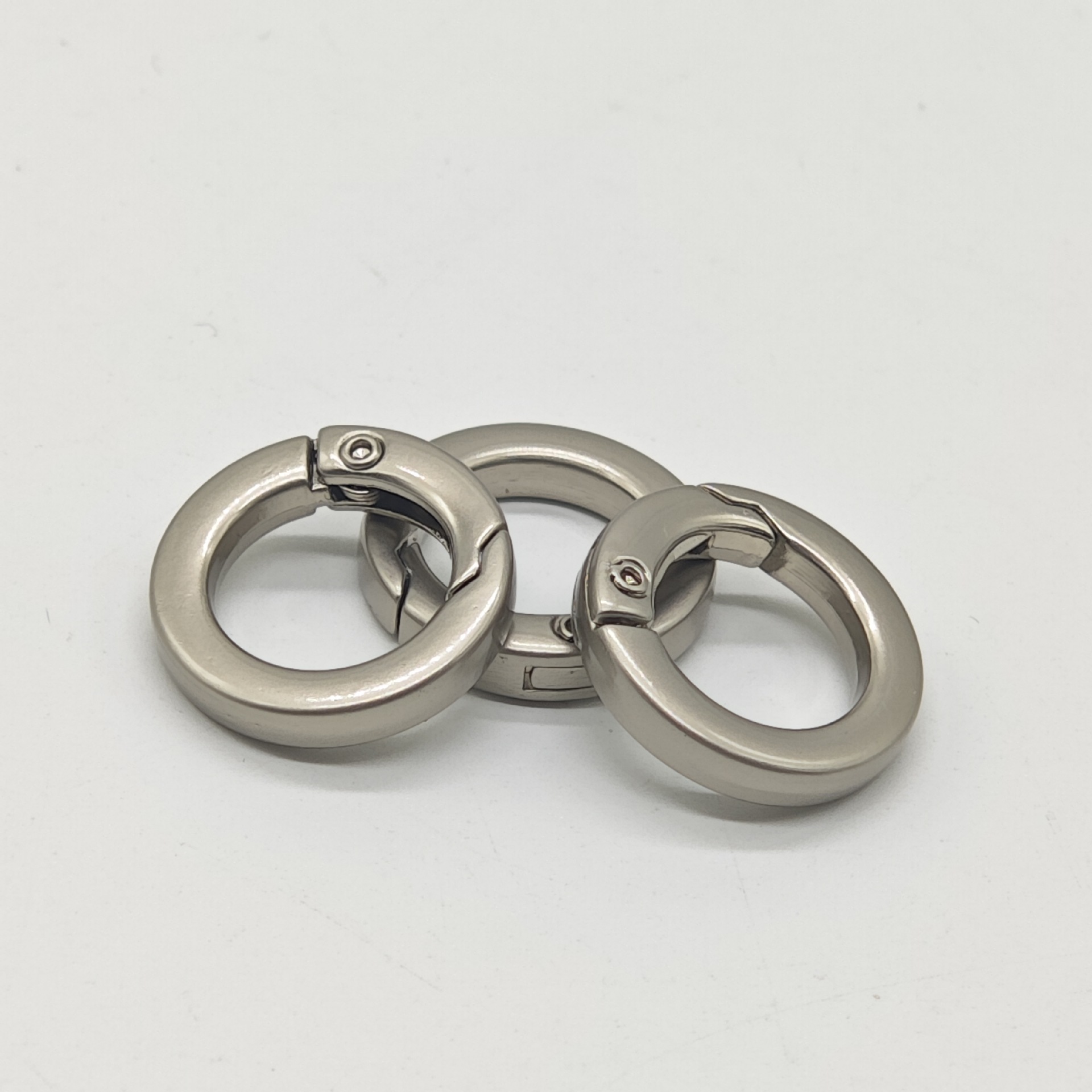 Zinc alloy 4-inch square wire spring coils for luggage hardware, key buckles, mobile phone lanyards, accessories, flat wire open spring coils Specification drawing