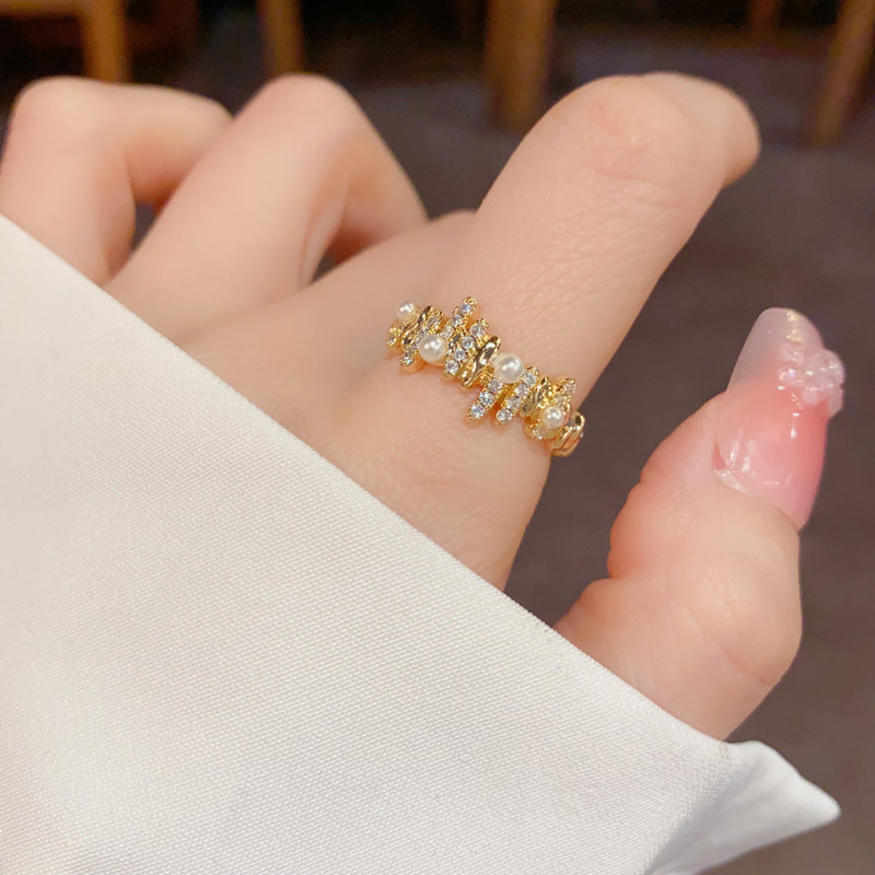 The new summer fashion design, full diamond irregular opening ring, exquisite, individual, versatile and high-end index finger ring for women