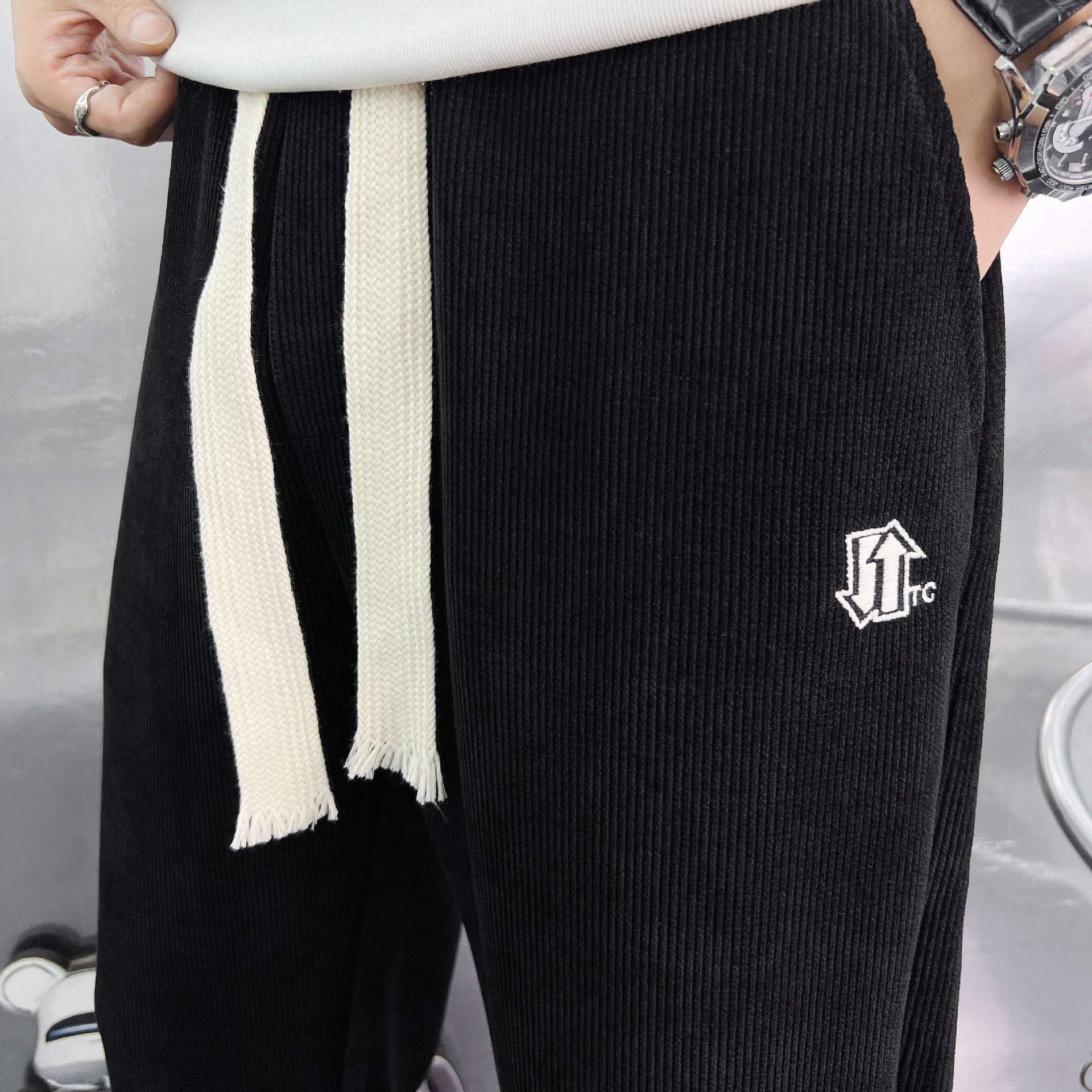 2025 New autumn and winter skinny casual pants, sweatpants, men's sport pants, loose, cool and thickened casual pants for young people details Picture
