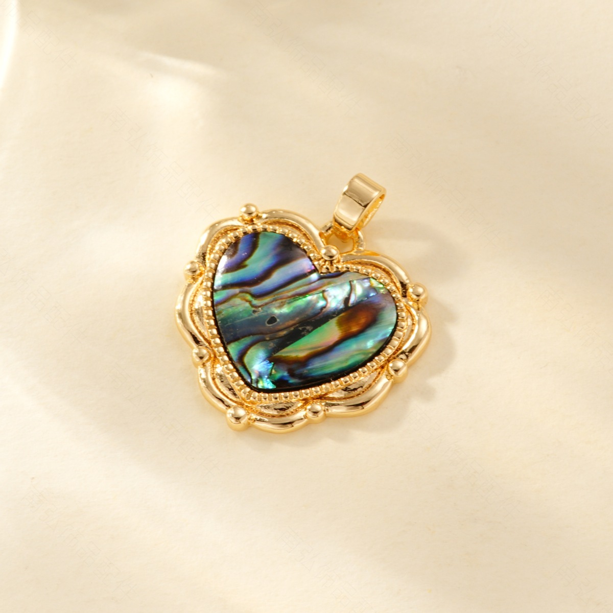 Abalone and shellfish oil drip pendant necklace clasp, copper-plated real gold color retention bracelet necklace clasp DIY accessory Application Scenario