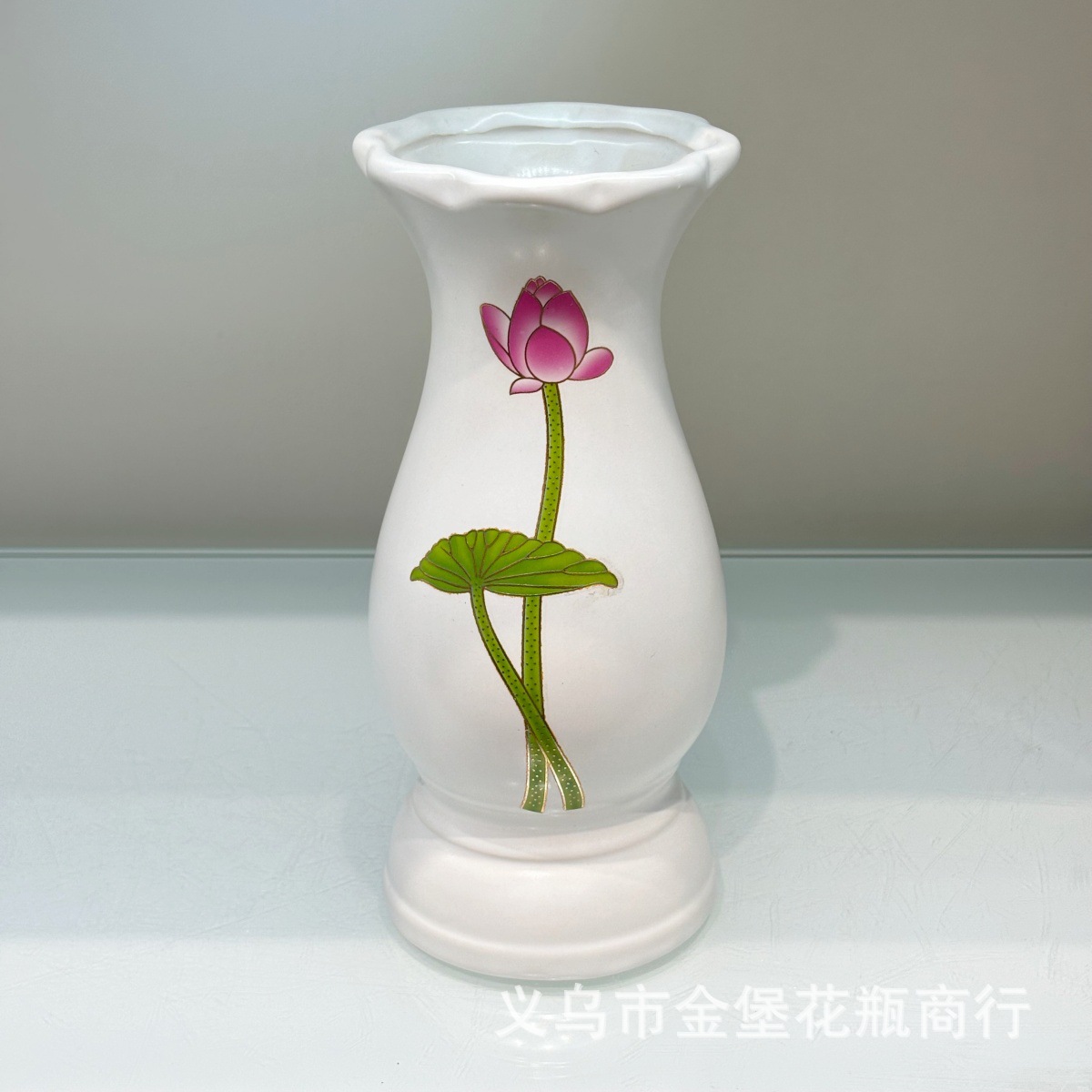 新中式手绘荷花陶瓷花瓶一对 佛堂供奉插花净瓶家居禅意装饰摆件 Application Scenario
