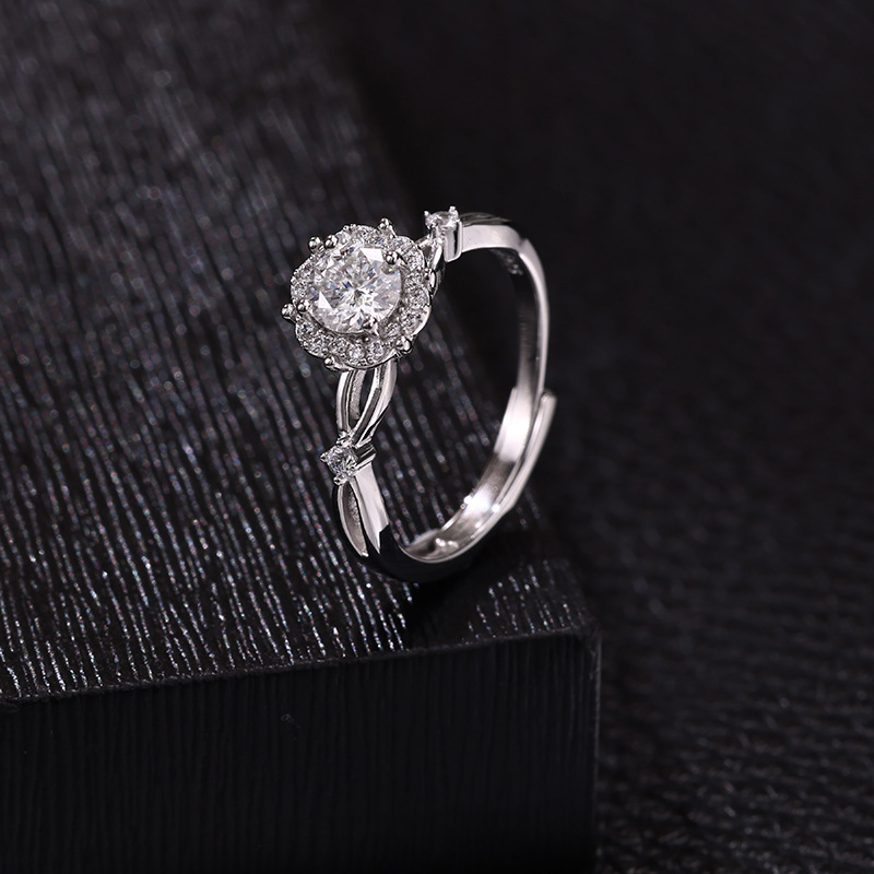 Zhuoheng Select 2026 New s925 sterling silver flower Bouquet Moissanite ring, a minimalist and luxurious ring with a unique design sense details Picture