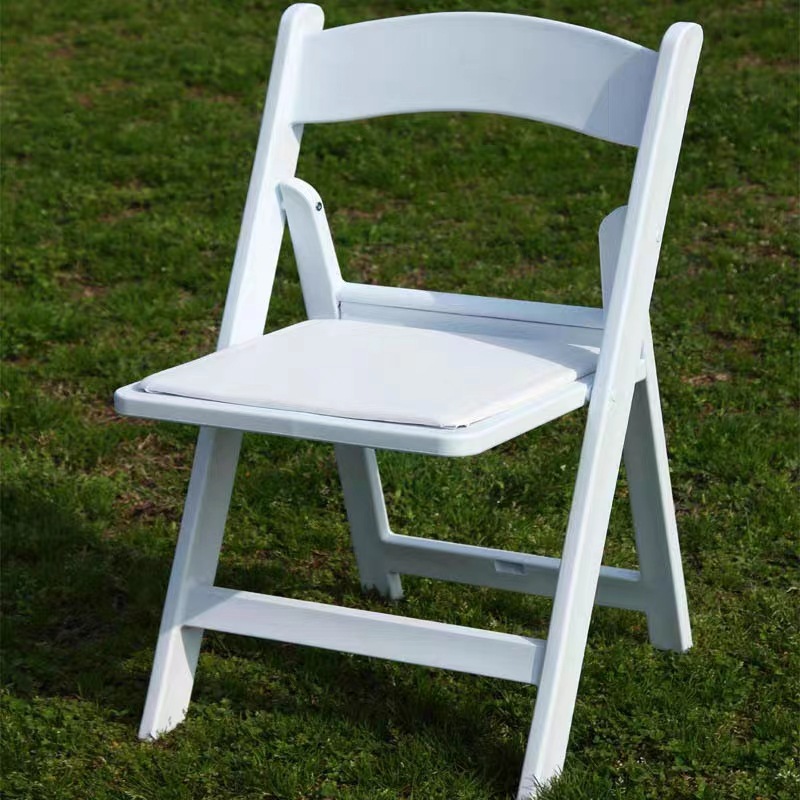 Star Factory wholesals wedding lawn plastic white folding chairs, Wimbledon chairs, and soft-padded chairs for wedding hotels and banquets details Picture