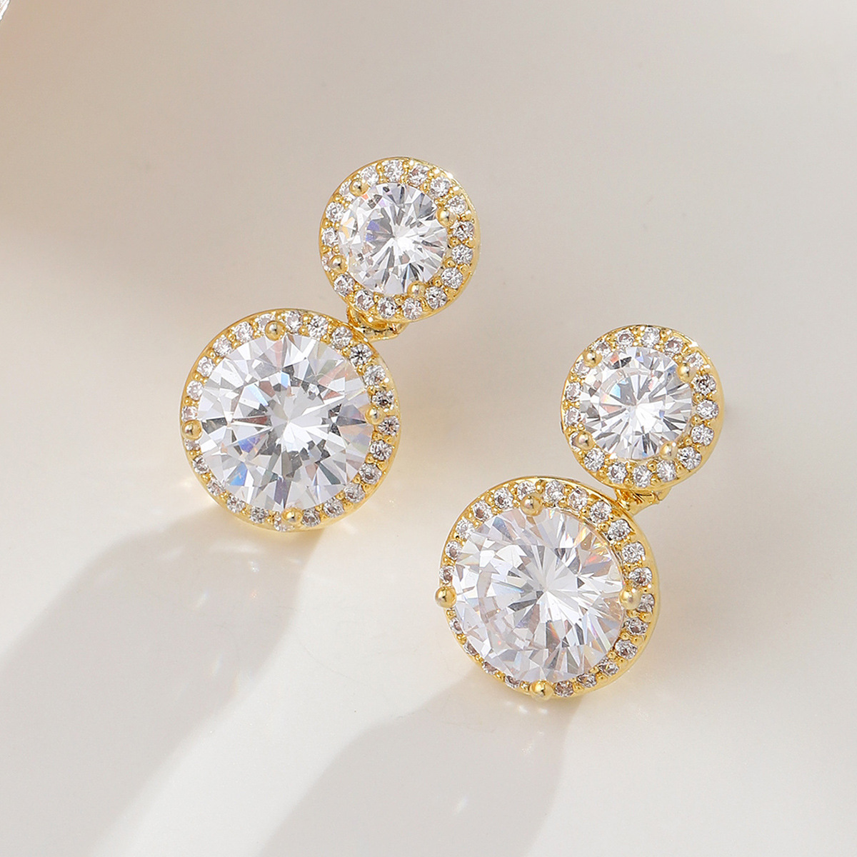 Fashionable super flash zircon earrings, women's ins high-end feel, real gold plated 925 silver needle earrings, quality earrings manufacturer wholesale Specification drawing