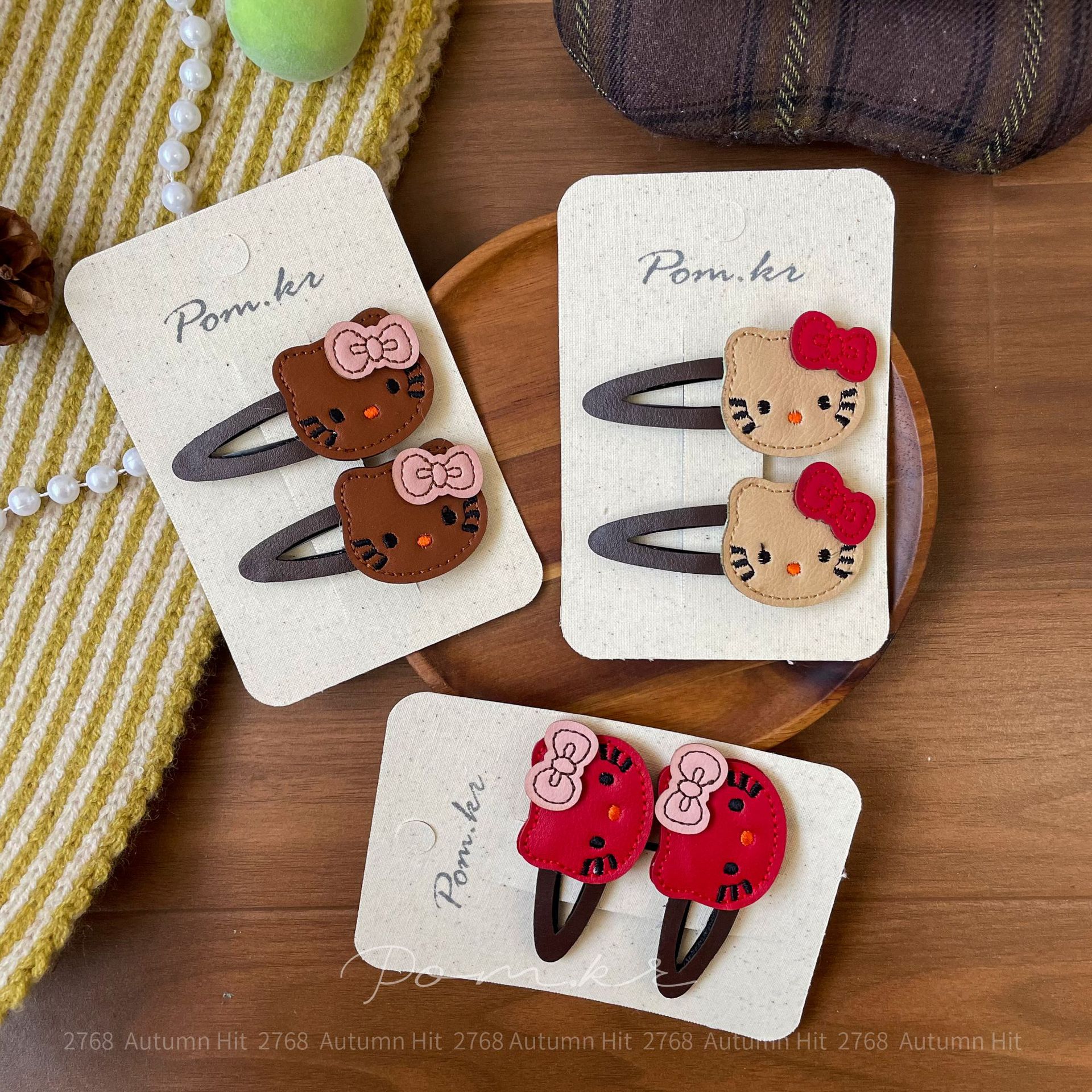 Retro leather KT hair clip, bow, cartoon side clip, girl's heartbroken bangs clip, sweet and cute headwear Application Scenario