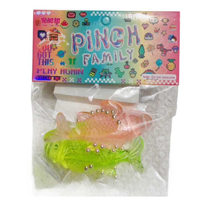 Peces koi al por mayor peces de oro pincha le yuan tienda descomprimir juguete suave frío dos yuan fuente regalo rebote yiwu Item Picture