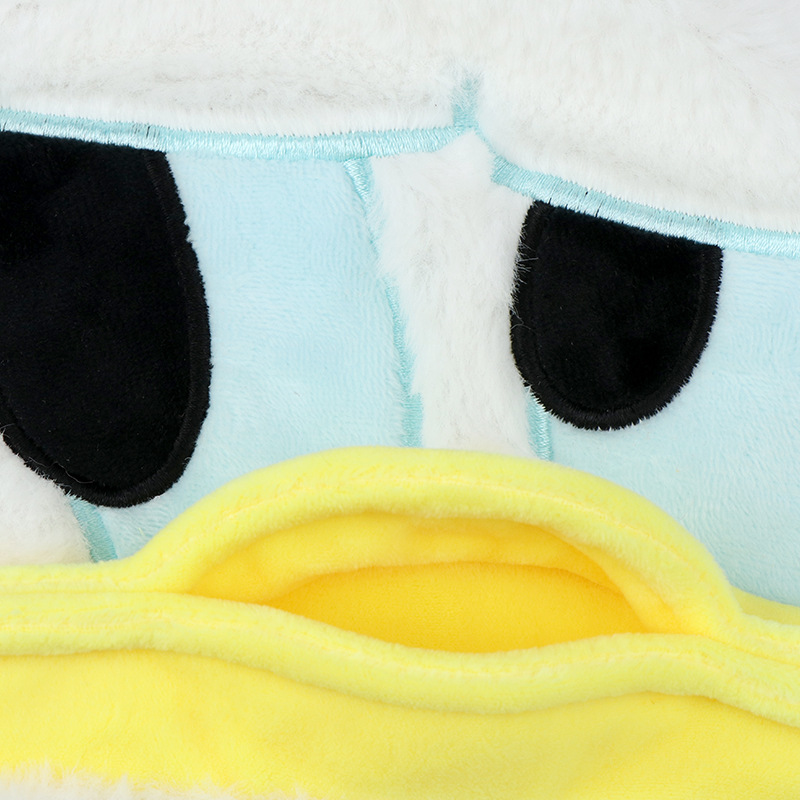 Cute cartoon Cheering duck U-shaped pillow with hat and neck guard, customized animal IP gift, travel U-shaped pillow customization Application Scenario