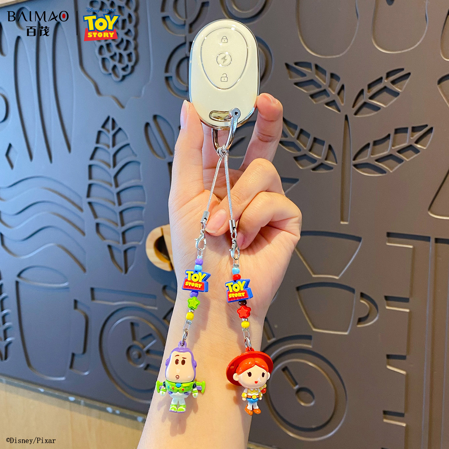 Official Toy Story cute bead keychain, cartoon and adorable Buzz Lightyear figurine keychain bag pendant Application Scenario