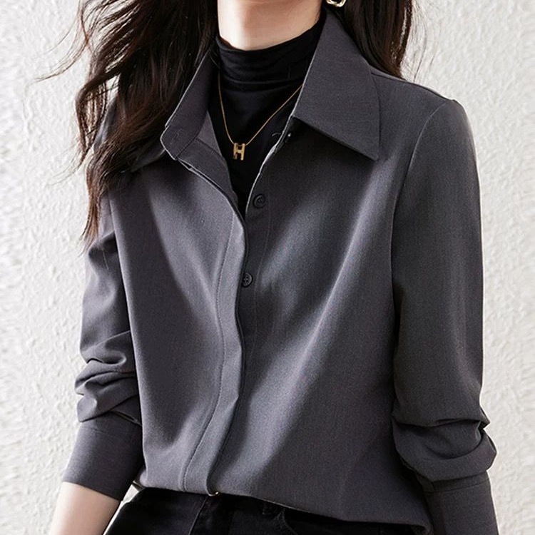 This is a new retro Hong Kong-style high-quality shirt with a thick long-sleeved design and a unique style for women in the autumn and winter of 2025 details Picture