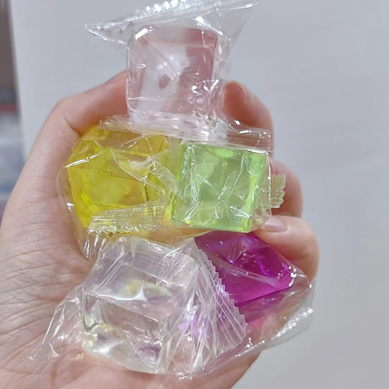 Ice Cube Kneading Fun Simulation 25mm transparent jelly Slow rebound Stress Relief Release, a stress-relieving toy ice cube kneading Application Scenario
