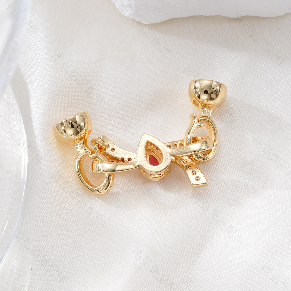 Pearl necklace clasp, copper-plated 18k gold, zirconium-inlaid bow, figure-eight clasp, high color retention DIY jewelry accessory Application Scenario