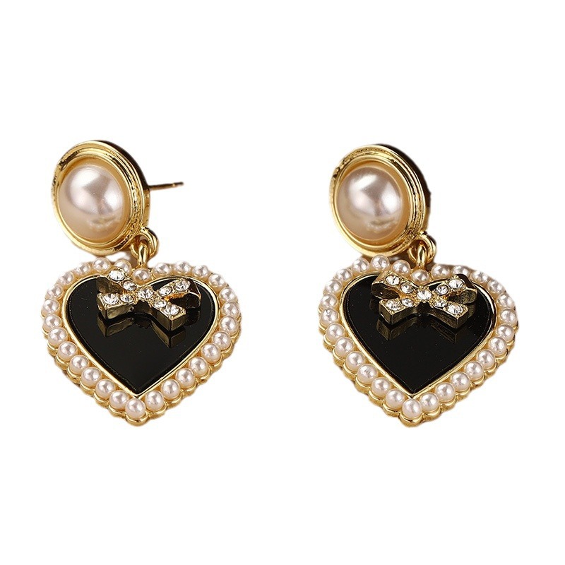 Pearl heart-shaped earrings with a light luxury and high-end feel, versatile and niche bow stud tassel earrings for women in the new summer of 2024 Item Picture