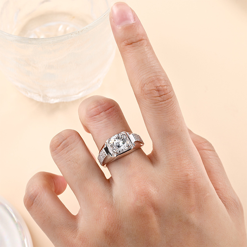 In 2026, a new product is launched: A 3-carat Mosan men's ring with a unique, fashionable and powerful style. It's a diamond-encrusted men's ring with a refined proposal vibe Specification image