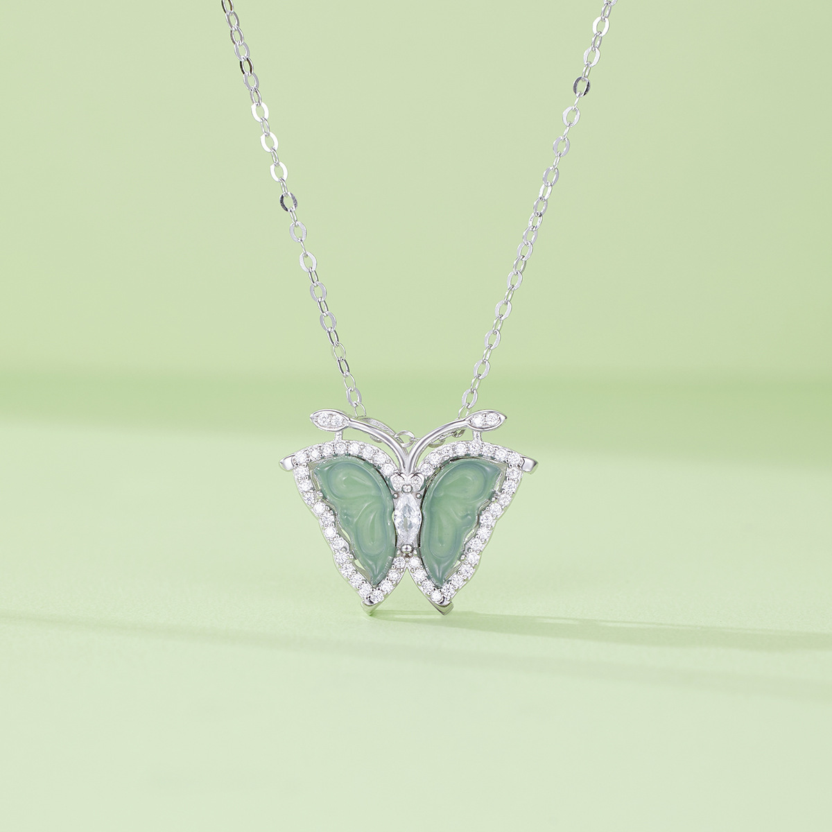 Jade butterfly necklace, women's fashion, light luxury, delicate material butterfly pendant, cold and high-end collarbone chain