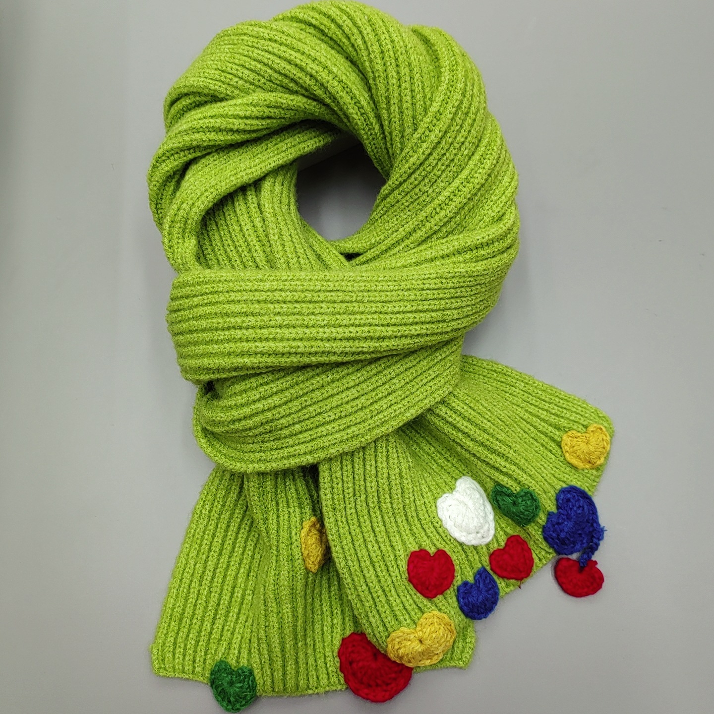 New three-dimensional, colorful handcrafted heart-shaped, cute and warm knitted scarf for students, Japanese-style sweet autumn and winter scarf for women Application Scenario