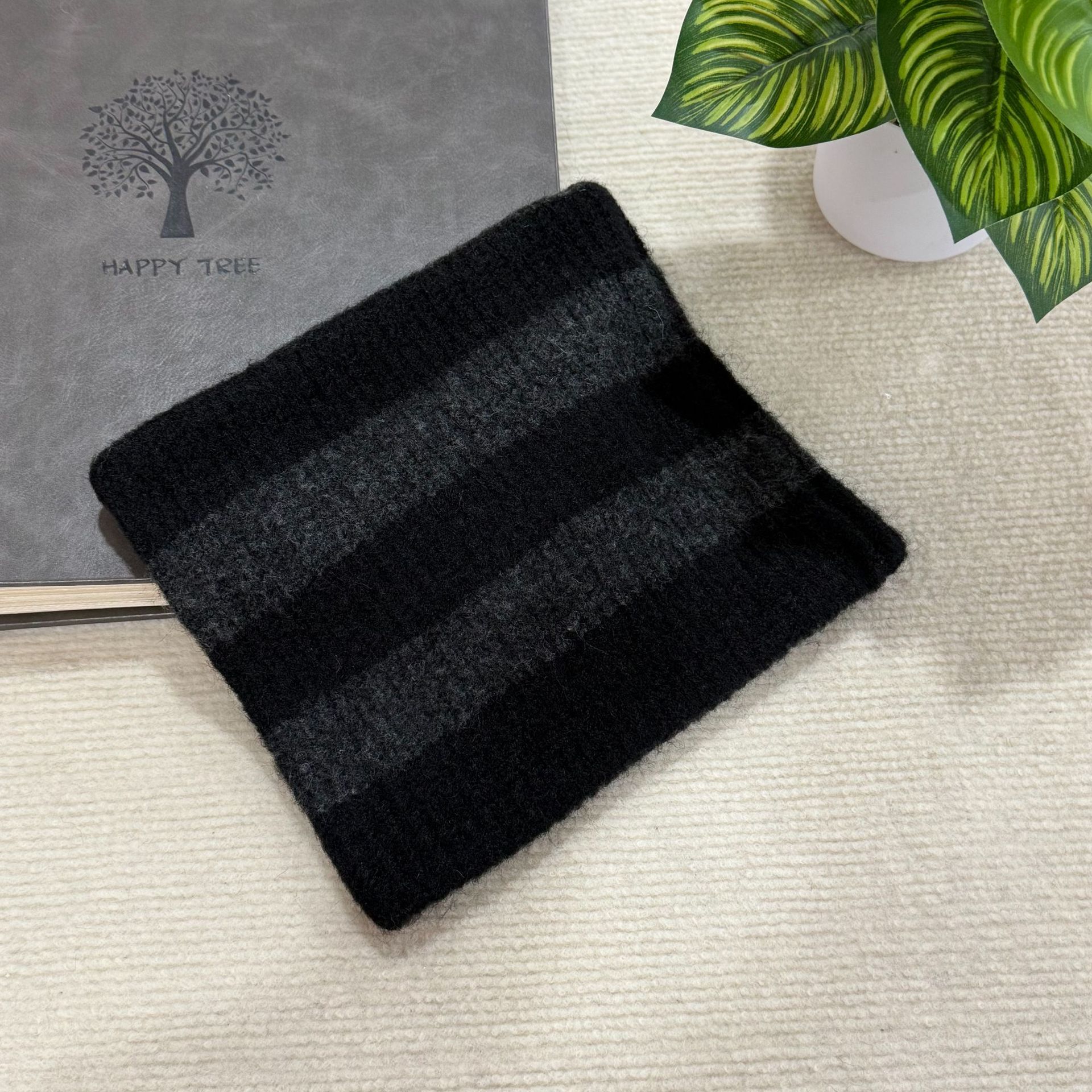 This is a versatile and face-enhancing autumn and winter knitted woolen cap with ear stripes for face protection, windproof and warmth in winter Specification image