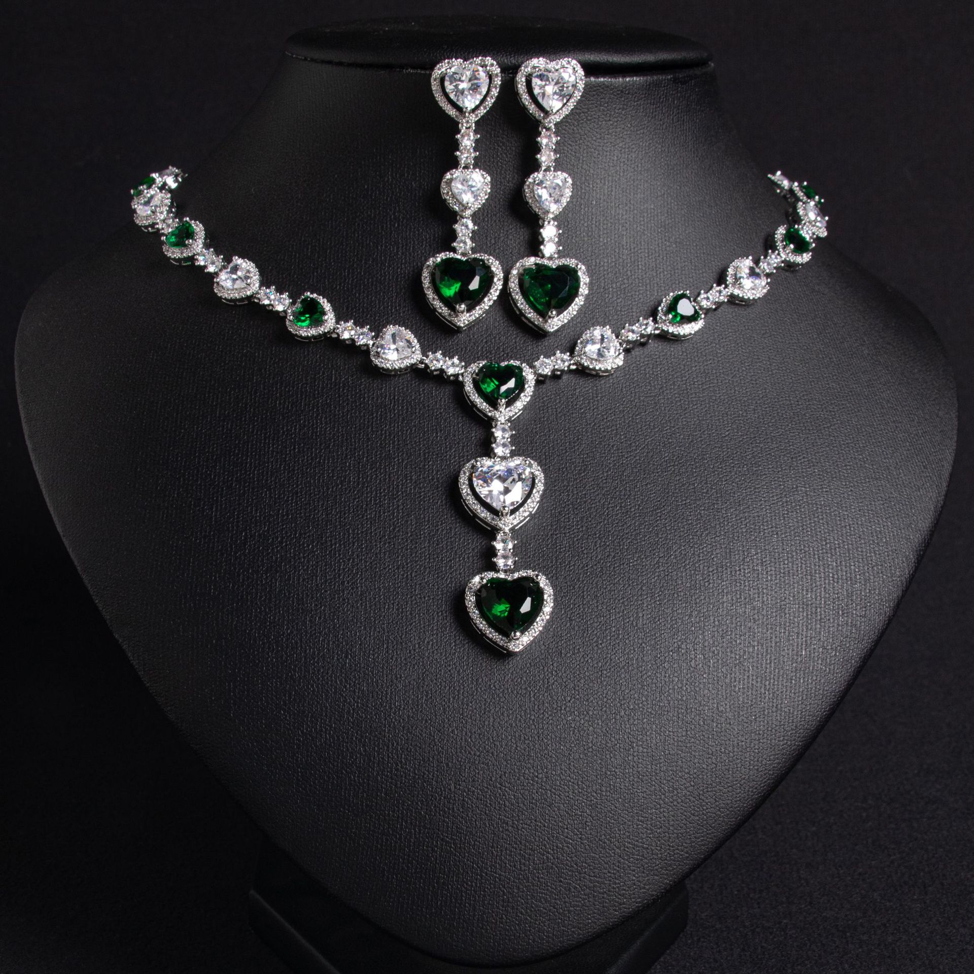 European and American bride's banquet dress, tassel heart-shaped teardrop zircon, simple, sweet and versatile heart necklace, earrings set Specification image