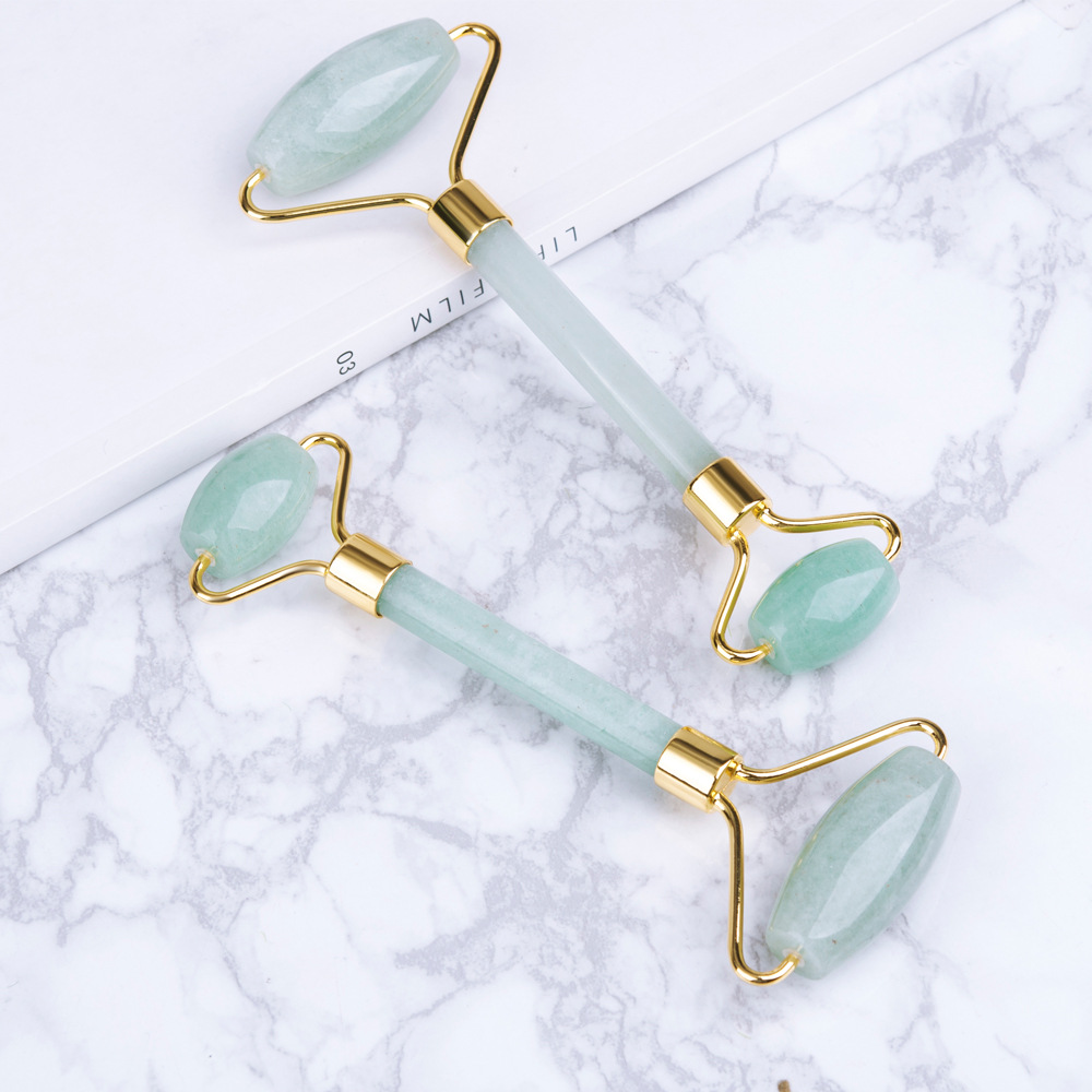 Beauty and makeup jade roller massage device, Green Dongling Beauty Container, facial massage roller, cross-border girlfriend and best friend gift, skin care tool Application Scenario