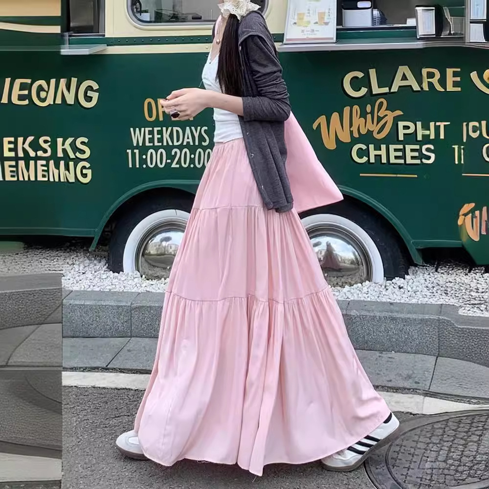 A plus-size, chubby girl, a white skirt with a cake, a wide-swing umbrella skirt, a pleated, tight, slightly plump mid-length skirt manufacturer details Picture