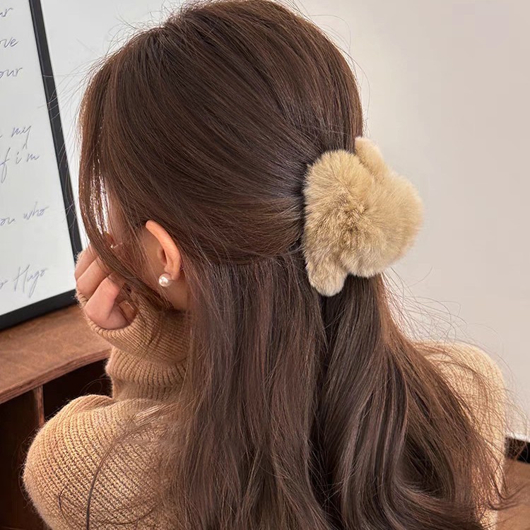 The 2025 new autumn and winter collection features a fluffy rabbit hairpin for women with a high-end look. It also includes a shark clip and a plush semi-tied hair clamp headwear details Picture