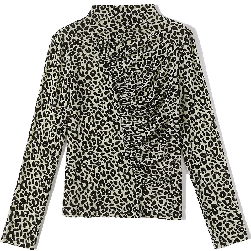 In the Spring and Autumn of 2025, this new fashion design features a long-sleeved base layer top with leopard print, paired with a T-shirt for a chic and feminine look Item Picture