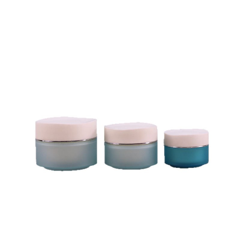 وتم تعبئة كريم ججي جي للرحلة المحمولة في علب مستحضرات تيكية لمستحضرات تزيين كريم العين Item Picture