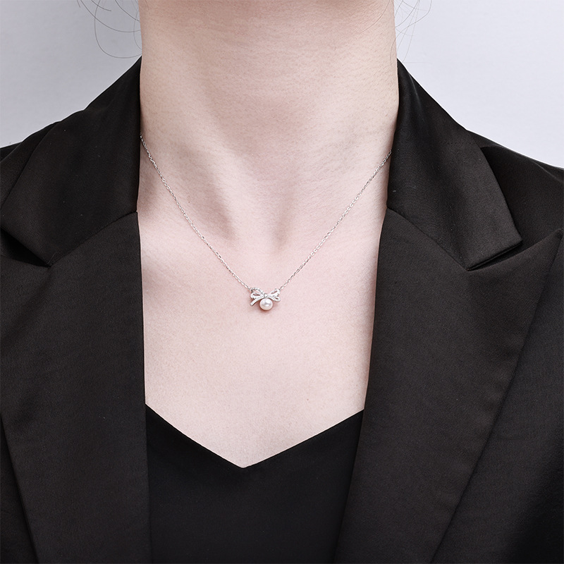 S925 sterling silver iridescent high-end butterfly necklace, a light luxury, niche and versatile summer student best friend necklace pendant
