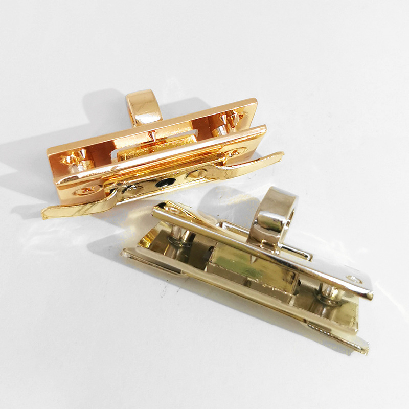 Wholesale hardware locks, hangers, bag locks, bag buckles, bag accessories, bag and handbag buckles, alloy twist locks Application Scenario