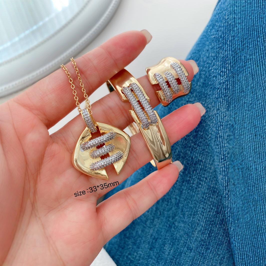 The new cross-border copper gold-plated combination set of three pieces exudes a light luxury and high-end fashion full figure