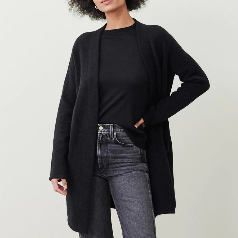 The new Amazon cardigan for the 2025 autumn/winter collection features an elegant and stylish solid-color knitted top for women Application Scenario