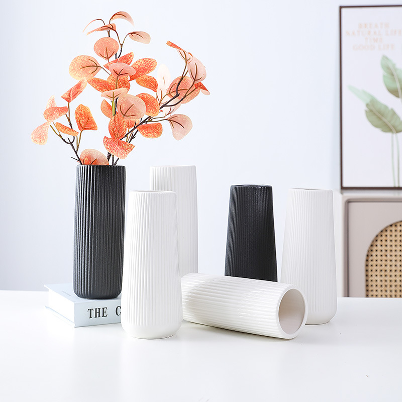 2025 Ceramic vase, Nordic simple and modern living room flower arrangement, fresh water cultivation, European creative dining table, dried flower decorative ornaments, vase ornaments