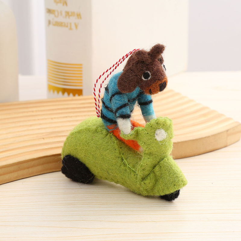 Handmade wool felt abstract hanging decorations of dogs and pigs, creative bags, and cute pendants, wholesale from the manufacturer details Picture