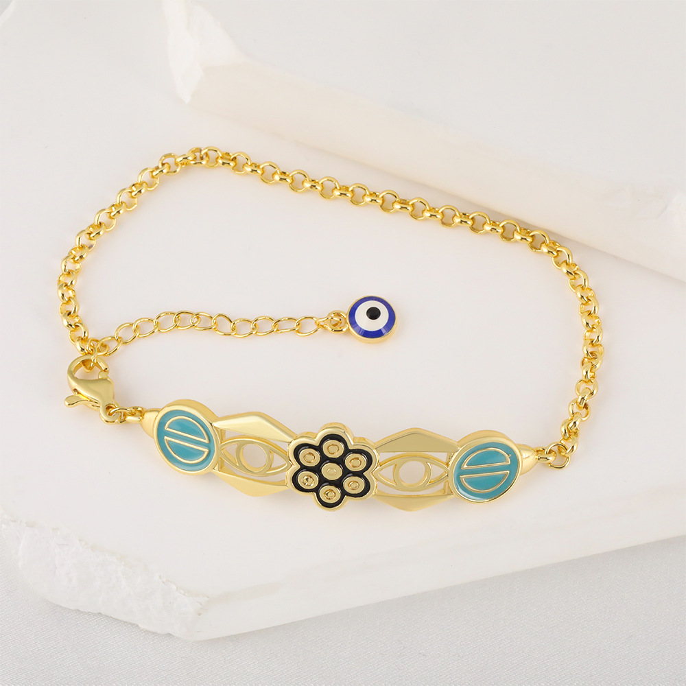 Honglu Cross-border's new product, a 18K gold-plated copper bracelet with oil drops and Bohemian-style eyes, is a niche design accessory for women Application Scenario