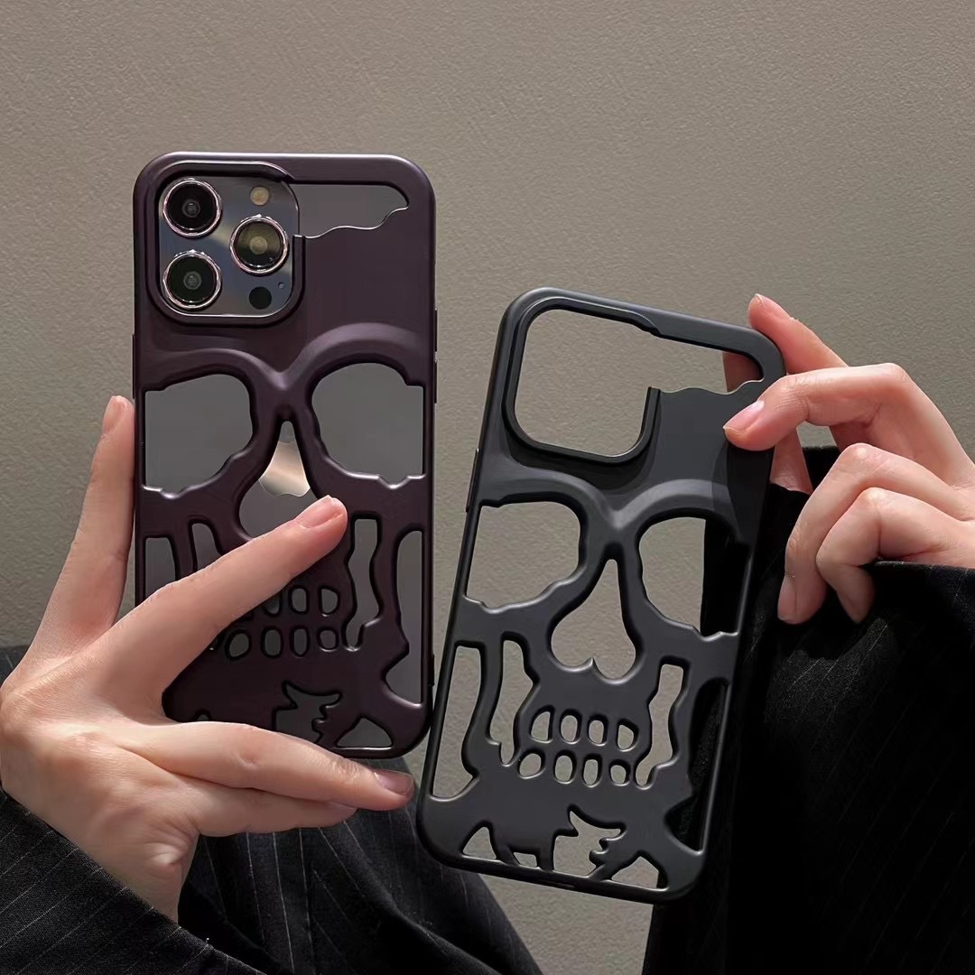 The electroplated skull phone case is suitable for iphone17promax, iPhone 16, personalized 15, foreign trade 14, and the protective case is hard