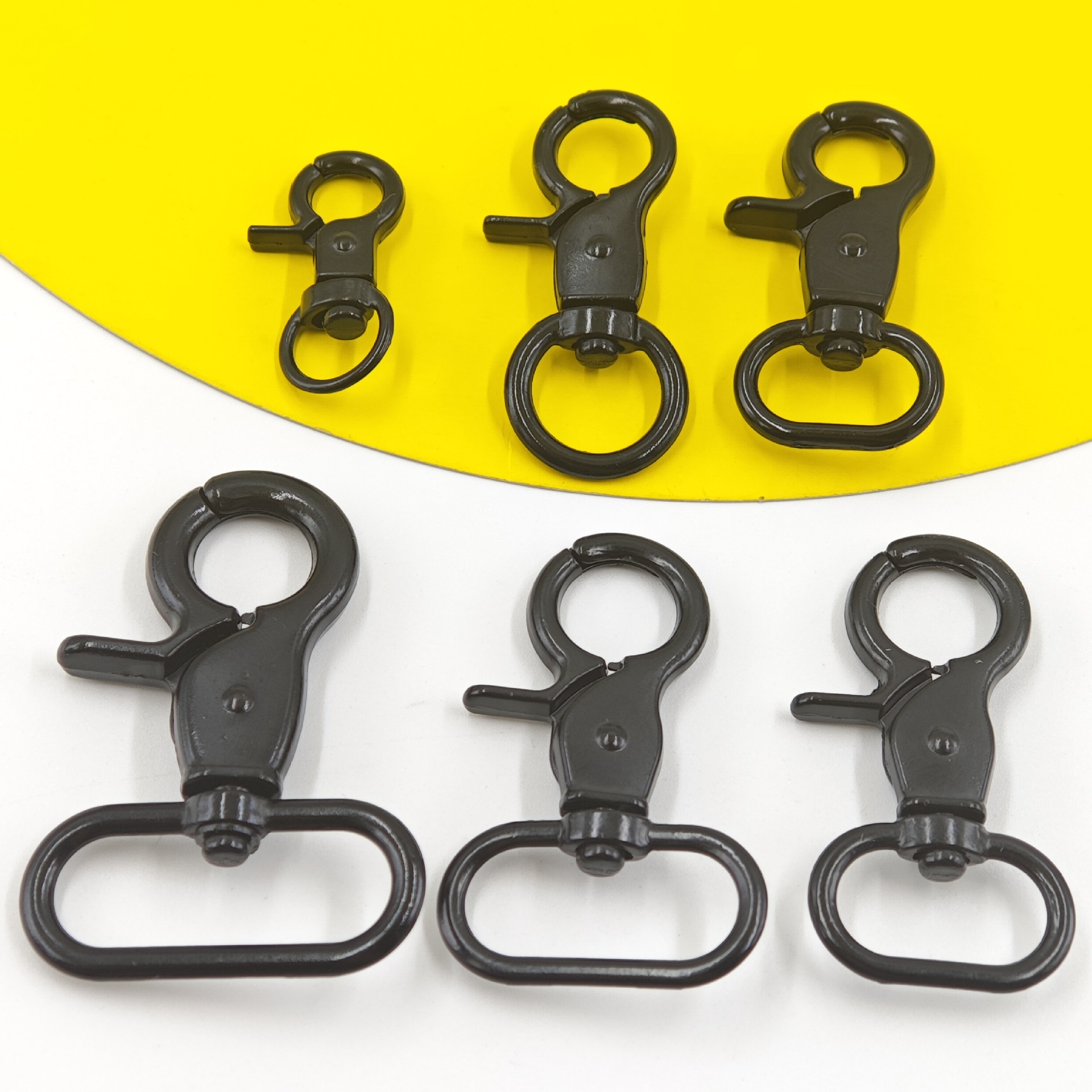 DIY luggage with small clamp buckles, chain belts, bag chains, lobster buckles, metal denier spring dog buckles in stock from the manufacturer Application Scenario