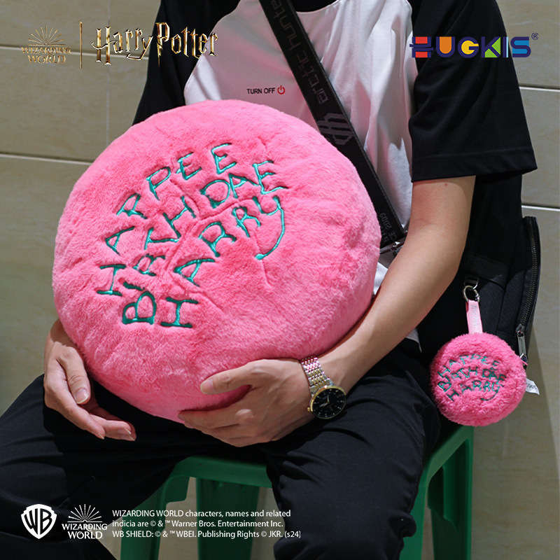 Wholesale of genuine Harry Potter plush toys, Hagrid birthday cake, round storage hanging bag and pendant, pink gifts Specification image
