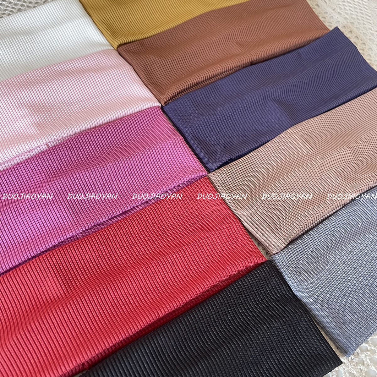 European and American solid-color simple sports hair band with elastic edges, suitable for both men and women, fitness versatile knitted hair tie Application Scenario