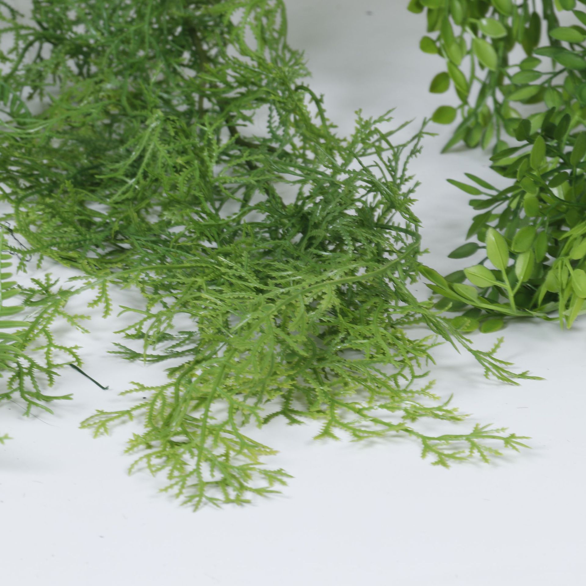 Wholesale artificial wall-hung green plants, ferns, hanging plants, artificial vines, exhibition hall pipes, wall decoration green plants Application Scenario