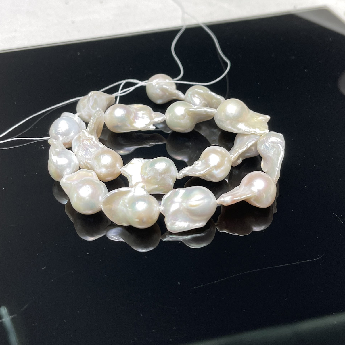 Bright freshwater pearls, approximately 14x20-15x25mm, Baroque irregular-shaped pearls, diy clothing necklaces, bracelets, half done Application Scenario