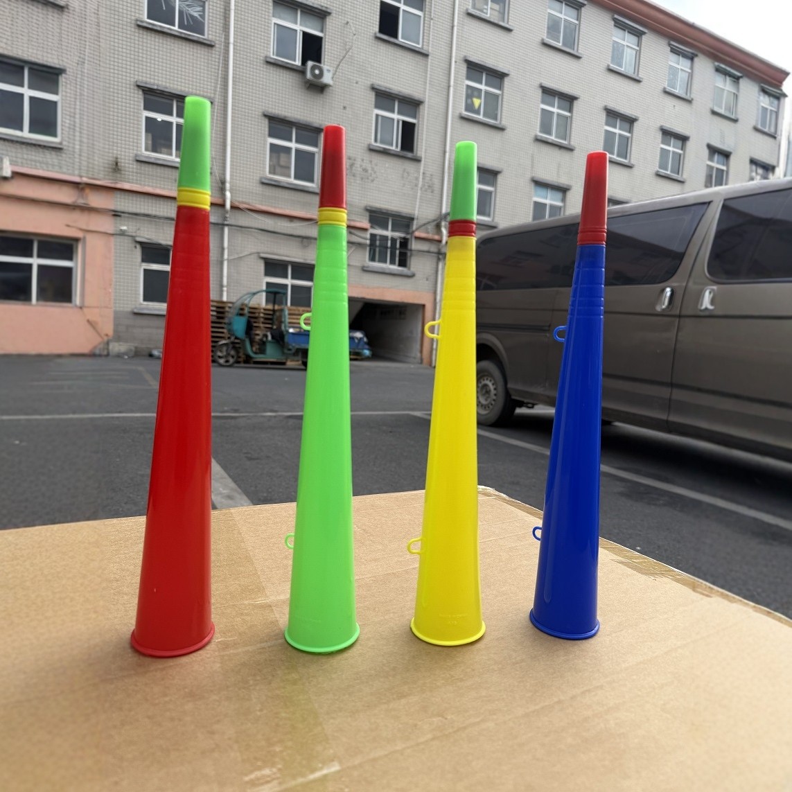 Colorful plastic horn vuvuzela World Cup football toys cheering, clapping and shaping Specification image