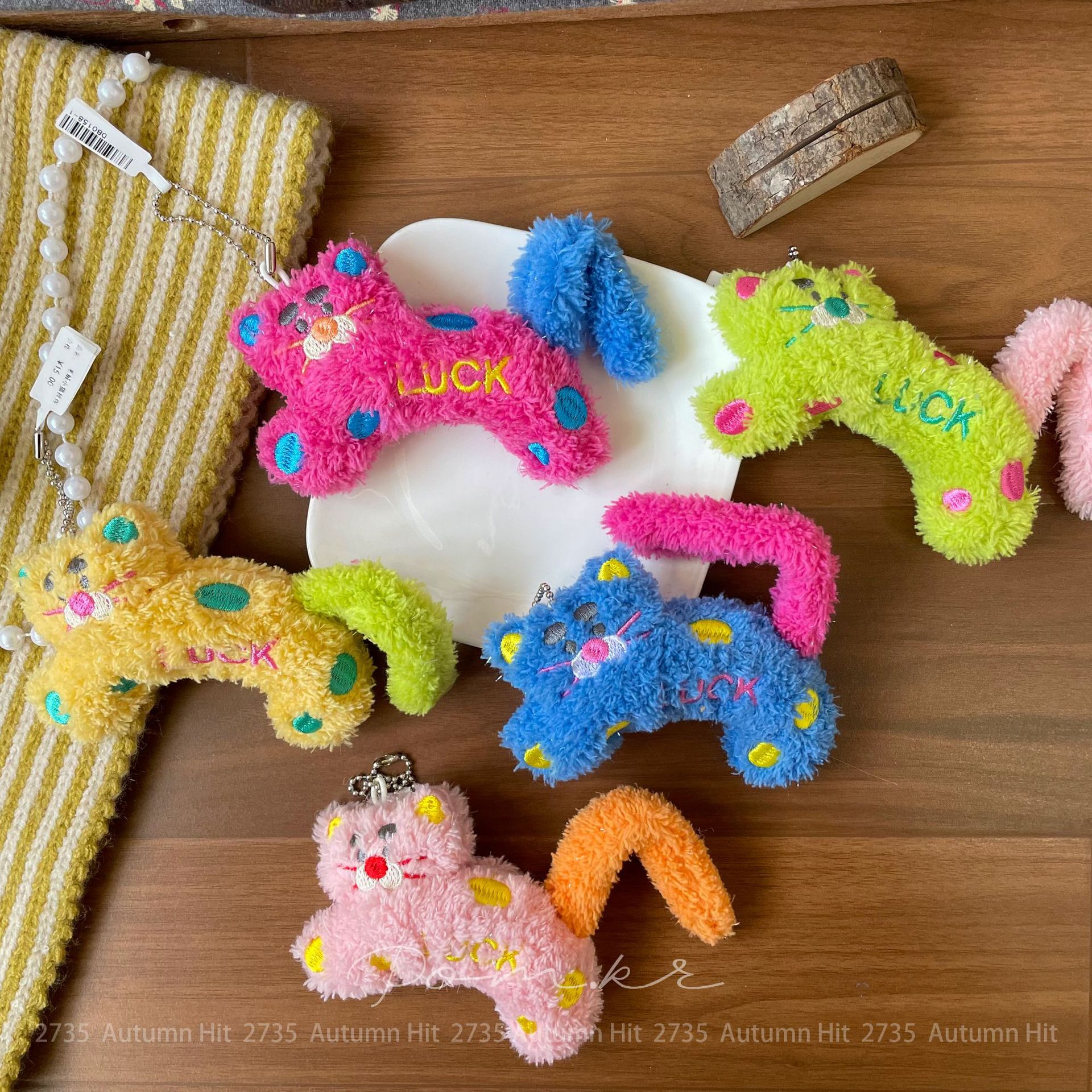 Korean-style dopamine LUCK polka dot cat plush pendant, wagging tail cartoon doll backpack keychain pendant Application Scenario