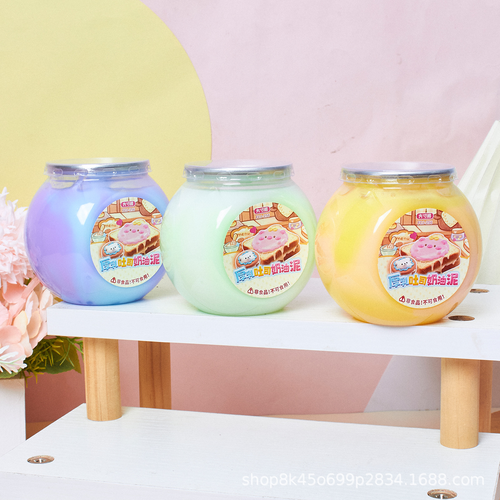 The popular new product, thick milk toast cream puree, is fun to squeeze and relieve stress. It has a high appearance level and is available for wholesale from the slime factory Application Scenario