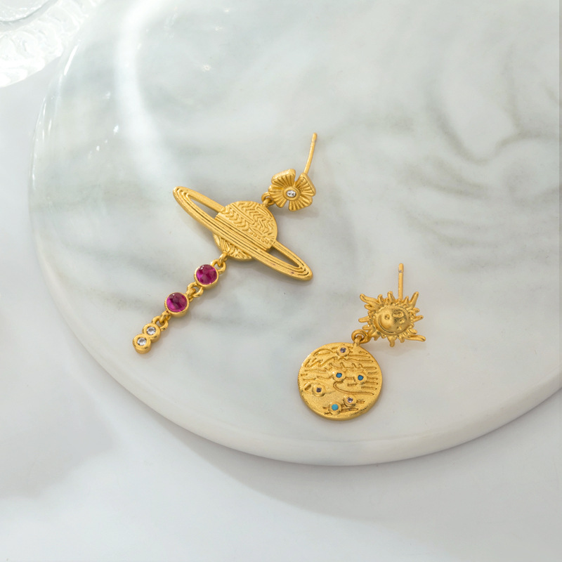 柏伶饰品经典土星吊坠耳钉女式个性百搭耳环明星同款轻奢满钻耳饰