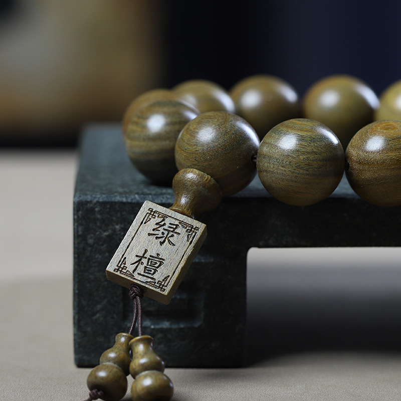 Argentine green sandalwood bracelet, submerged old material sandalwood wood Buddhist prayer beads bracelet for men and women, 108 prayer beads bracelet manufacturer Application Scenario