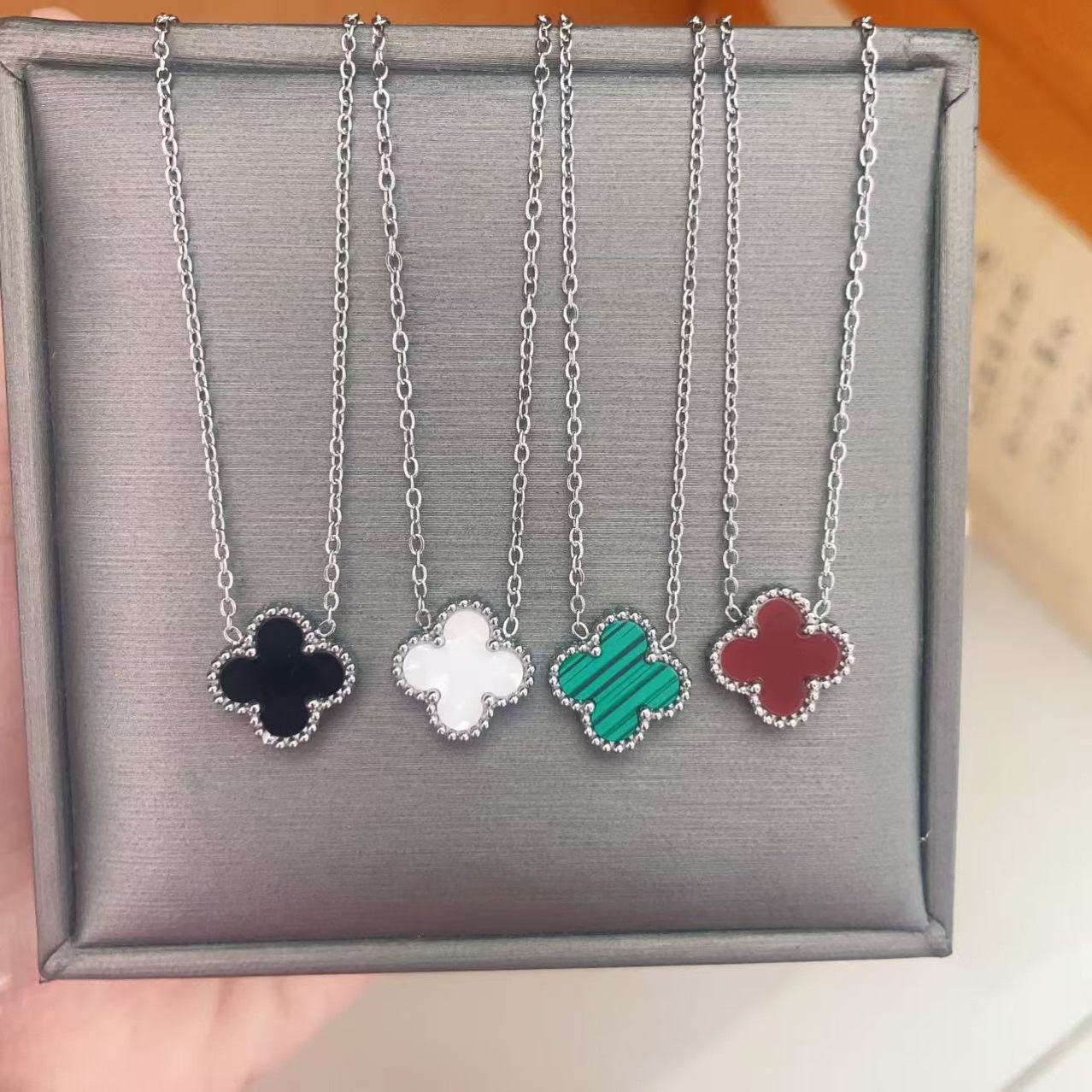 Cross-border wholesale live streaming: Simple four-leaf titanium steel necklace for women's Douyin, personalized, fashionable and non-fading bestseller details Picture