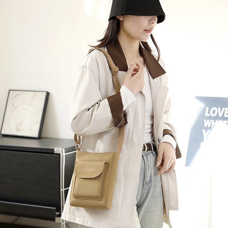 A new versatile, lightweight and simple single-shoulder crossbody bag for women's casual commuting details Picture