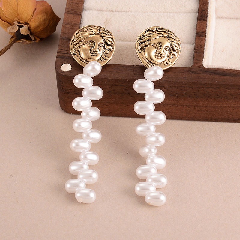 Pearl bee tassel earrings, retro court style, high-end stud earrings, elegant and niche earrings, light luxury and individual wholesale Specification image