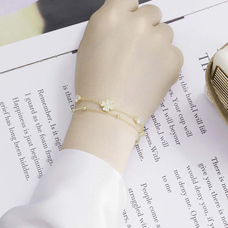 Zhuoheng Select S925 All-silver Clover 50-point Moissanite diamond bracelet, a light luxury and niche design bracelet chain details Picture