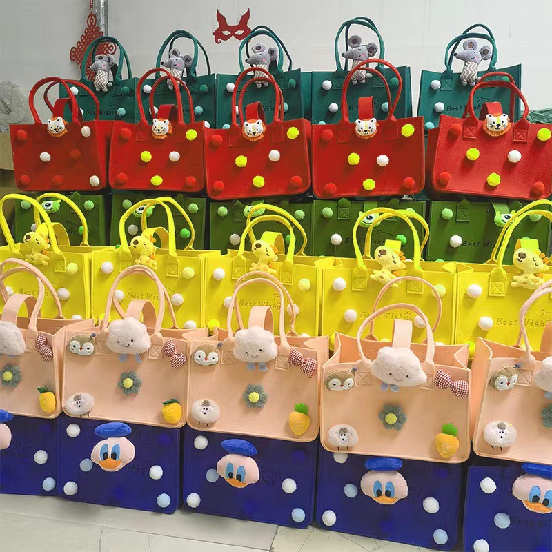 Popular children's souvenir gift bags, baby birthday bags, cartoon felt hand-held gift bags, return gift bags Application Scenario