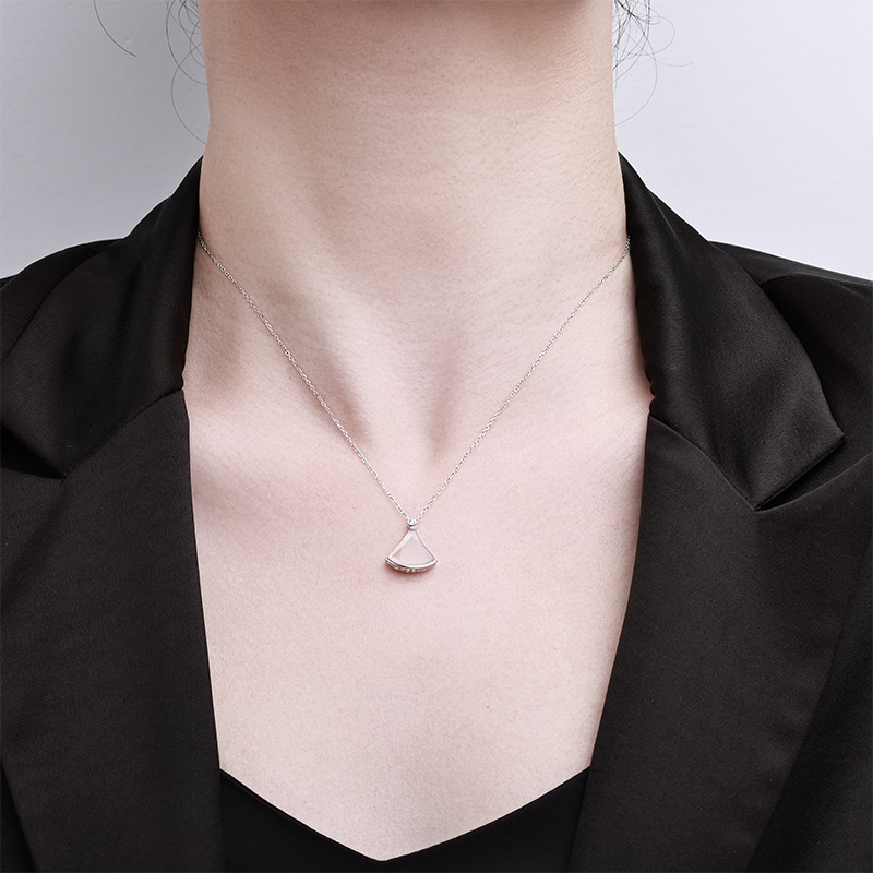 Zhuoheng Jewelry S925 Silver Dress Necklace, women's pendant, fan-shaped natural chalcedony, light luxury and high-end collarbone chain factory wholesale details Picture